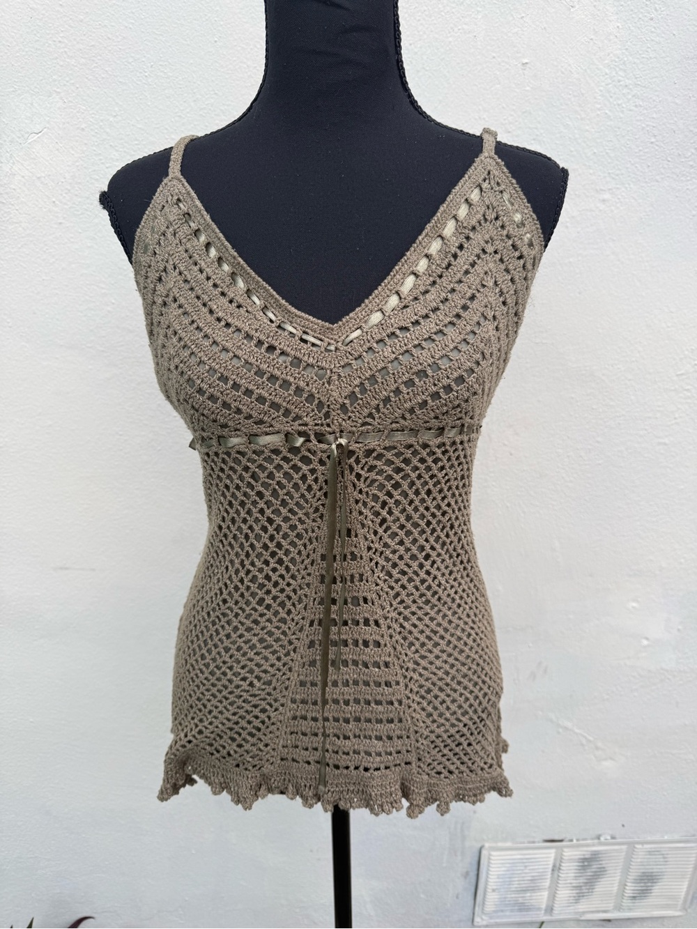 Faded Glory Taupe Crochet V-Neck Spaghetti Strap Tank - Picture 2 of 7